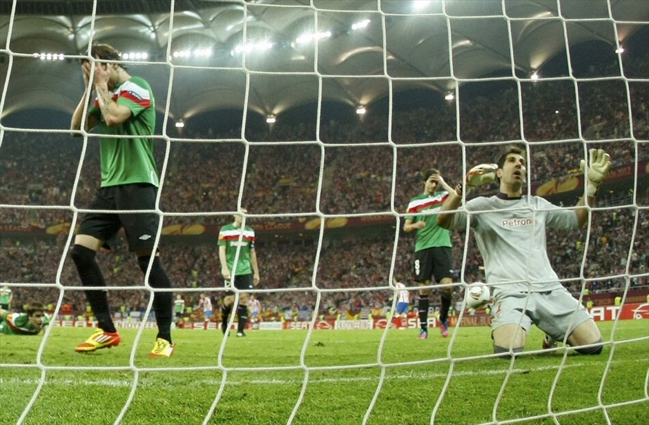 Europa League: Στιγμές από τον τελικό #33. Η Ατλέτικο Μαδρίτης κατάκτησε τον δεύτερο τίτλο  της στο Europa League, επικρατώντας στον τελικό της διοργάνωσης, που διεξήχθη στο Βουκουρέστι, της Αθλέτικ Μπιλμπάο με 3-0. Τη διαφορά στον ισπανικό ποδοσφαιρικό εμφύλιο έκανε ένας «εξωπραγματικός» Ρανταμέλ Φαλκάο, που με την εμφάνισή του απέδειξε ότι μετά τους Μέσι και Ρονάλντο, είναι αυτή τη στιγμή ο πιο «καυτός» επιθετικός, τουλάχιστον στα ευρωπαϊκά γήπεδα.