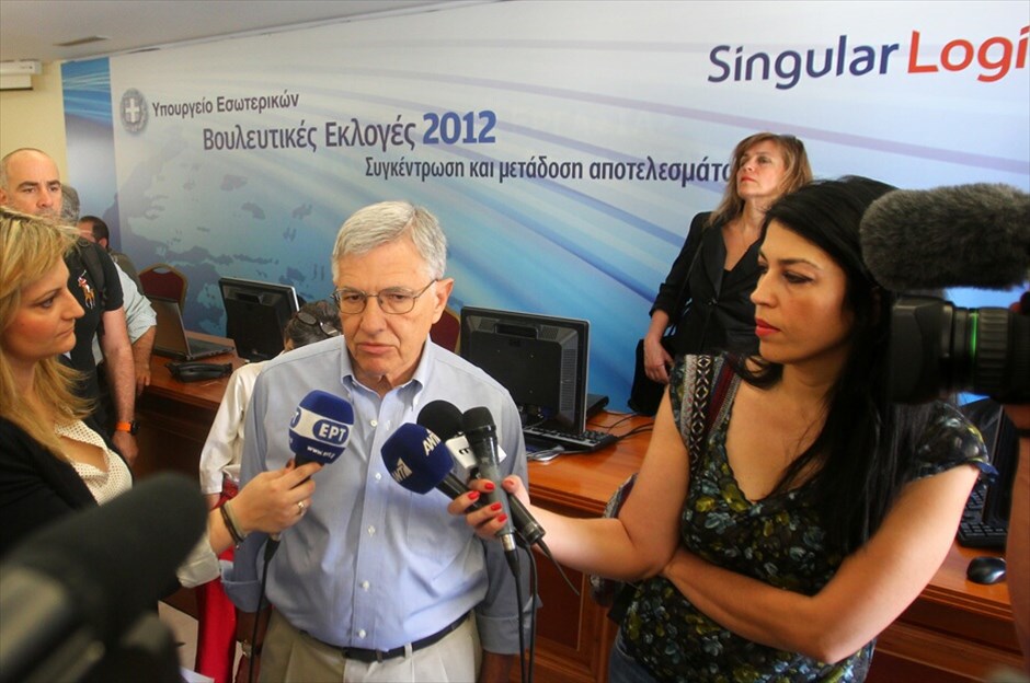 Γενική πρόβα για τις Βουλευτικές Εκλογές 2012 #2. Ο ΥΠΕΣ, Τάσος Γιαννίτσης, μιλάει στους δημοσιογράφους κατά τη διάρκεια της γενικής πρόβας για τη μετάδοση των αποτελεσμάτων των εκλογών./