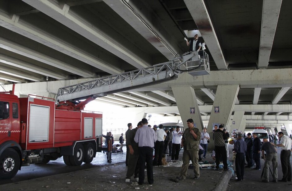 Συρία: Εκρηξη με νεκρούς στη Δαμασκό #7. Εννέα άνθρωποι σκοτώθηκαν και 20 τραυματίστηκαν, ανάμεσά τους και μέλη των δυνάμεων ασφαλείας, σε επίθεση αυτοκτονίας που σημειώθηκε νωρίτερα έξω από ένα τέμενος στην κεντρική συνοικία Μιντάν της Δαμασκού, μετέδωσε το κρατικό πρακτορείο MENA.