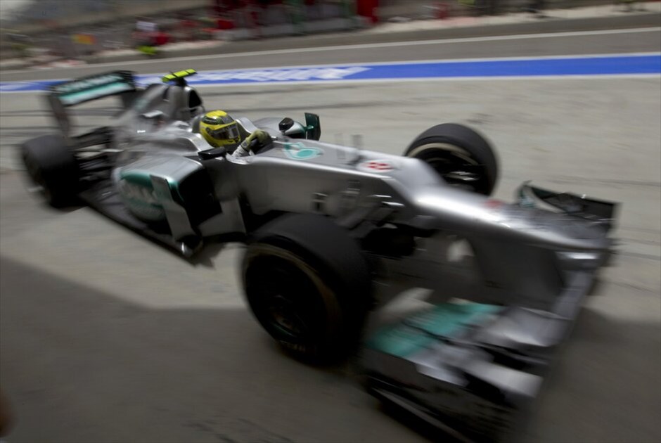 Formula 1: Ελεύθερες δοκιμές της Παρασκευής στο Μπαχρέιν #14. Ο Νίκο Ροζμπεργκ στια πιτς της Mercedes.