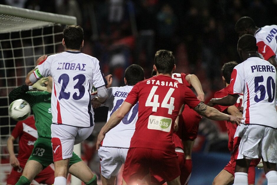 Σούπερ Λίγκα: Η εικοστή ένατη αγωνιστική #8. Ισόπαλη 1-1 ολοκληρώθηκε η αναμέτρηση του Πανιωνίου και της Ξάνθης στη Νέα Σμύρνη, στο πλαίσιο της 29ης ημέρας του πρωταθλήματος ΟΠΑΠ της Σούπερ Λίγκας. Ο Βασιλακάκης στο 25ο λεπτό άνοιξε το σκορ για τους φιλοξενούμενους και ο Ομο στο 72ο λεπτό διαμόρφωσε το τελικό σκορ, με το οποίο αμφότερες οι ομάδες εξασφάλισαν την παραμονή τους στην κατηγορία.