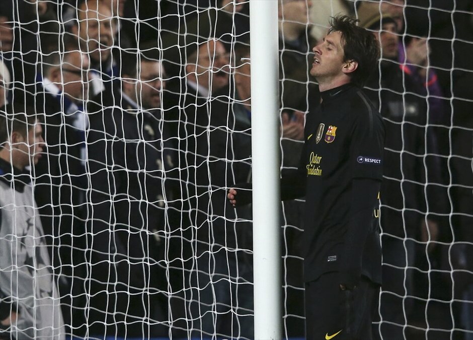 Champions League: Στιγμές από τον αγώνα Τσέλσι - Μπαρτσελόνα #13. Σοβαρή υποψηφιότητα για να παίξει στον τελικό του Champions League έβαλε η Τσέλσι, η οποία με το γκολ του Ντιντιέρ Ντρογκμπά στο δεύτερο λεπτό των καθυστερήσεων του πρώτου μέρους, νίκησε 1-0 τη Μπαρτσελόνα στον δεύτερο χρονικά ημιτελικό της διοργάνωσης.