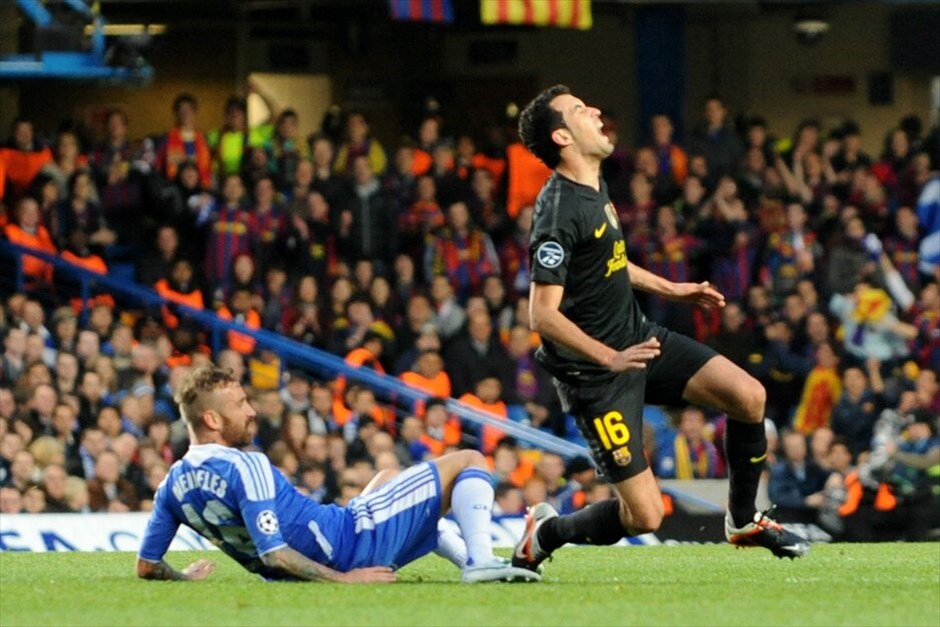 Champions League: Στιγμές από τον αγώνα Τσέλσι - Μπαρτσελόνα #26. Σοβαρή υποψηφιότητα για να παίξει στον τελικό του Champions League έβαλε η Τσέλσι, η οποία με το γκολ του Ντιντιέρ Ντρογκμπά στο δεύτερο λεπτό των καθυστερήσεων του πρώτου μέρους, νίκησε 1-0 τη Μπαρτσελόνα στον δεύτερο χρονικά ημιτελικό της διοργάνωσης.