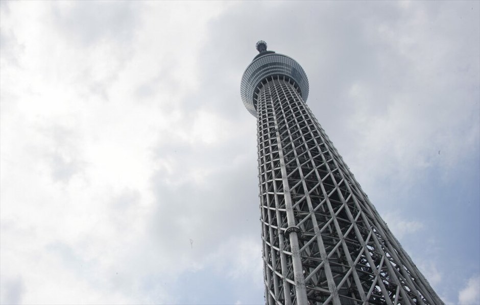 Tokyo Sky Tree: Ο υψηλότερος αυτόνομος πύργος στον κόσμο #7. O Tokyo Sky Tree είναι ο υψηλότερος αυτόνομος πύργος στον κόσμο και έχει ύψος 634 μέτρα. Αποτελεί το νέο τηλεπικοινωνιακό κέντρο του Τόκιο και θα έχει δύο παρατηρητήρια, ένα στα 350 και ένα στα 350 μέτρα αντίστοιχα. Παράλληλα, θα διαθέτει καταστήματα και εστιατόρια. Εχει κατασκευαστεί στο κέντρο της Ιαπωνικής πρωτεύουσας και είναι η δεύτερη υψηλότερη, ανθρώπινη κατασκευή στον κόσμο μετά τον ουρανοξύστη Burj Khalifa στο Ντουμπάι που υψώνεται 828 μέτρα πάνω από την επιφάνεια της γης. Τα εγκαίνια του Tokyo Sky Tree αναμένεται να γίνουν στις 22 Μαΐου.