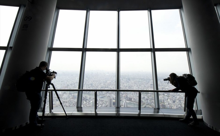 Tokyo Sky Tree: Ο υψηλότερος αυτόνομος πύργος στον κόσμο #14. O Tokyo Sky Tree είναι ο υψηλότερος αυτόνομος πύργος στον κόσμο και έχει ύψος 634 μέτρα. Αποτελεί το νέο τηλεπικοινωνιακό κέντρο του Τόκιο και θα έχει δύο παρατηρητήρια, ένα στα 350 και ένα στα 350 μέτρα αντίστοιχα. Παράλληλα, θα διαθέτει καταστήματα και εστιατόρια. Εχει κατασκευαστεί στο κέντρο της Ιαπωνικής πρωτεύουσας και είναι η δεύτερη υψηλότερη, ανθρώπινη κατασκευή στον κόσμο μετά τον ουρανοξύστη Burj Khalifa στο Ντουμπάι που υψώνεται 828 μέτρα πάνω από την επιφάνεια της γης. Τα εγκαίνια του Tokyo Sky Tree αναμένεται να γίνουν στις 22 Μαΐου.