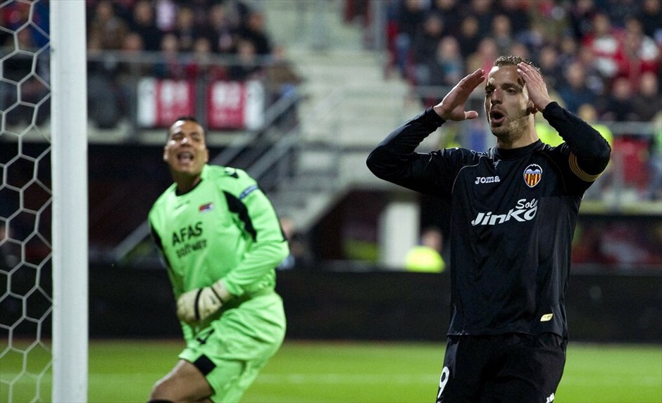 Europa League: Στιγμές από τον αγώνα Αλκμααρ - Βαλένθια #4. Μικρό προβάδισμα πήρε η Αλκμααρ στην Ολλανδία με το 2-1 επί της Βαλένθια, εκ των φαβορί για την κατάκτηση του τροπαίου. Ο Χόλμαν έδωσε προβάδισμα στους γηπεδούχους στις καθυστερήσεις του ημιχρόνου, ο Μεχμέτ Τοπάλ ισοφάρισε για τις «νυχτερίδες» στο ξεκίνημα του δεύτερου και ο Μάρτενς χάρισε τη μεγάλη νίκη στους γηπεδούχους στο 79o λεπτό.
