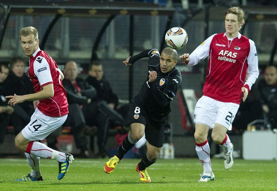 Europa League: Στιγμές από τον αγώνα Αλκμααρ - Βαλένθια #11. Μικρό προβάδισμα πήρε η Αλκμααρ στην Ολλανδία με το 2-1 επί της Βαλένθια, εκ των φαβορί για την κατάκτηση του τροπαίου. Ο Χόλμαν έδωσε προβάδισμα στους γηπεδούχους στις καθυστερήσεις του ημιχρόνου, ο Μεχμέτ Τοπάλ ισοφάρισε για τις «νυχτερίδες» στο ξεκίνημα του δεύτερου και ο Μάρτενς χάρισε τη μεγάλη νίκη στους γηπεδούχους στο 79o λεπτό.