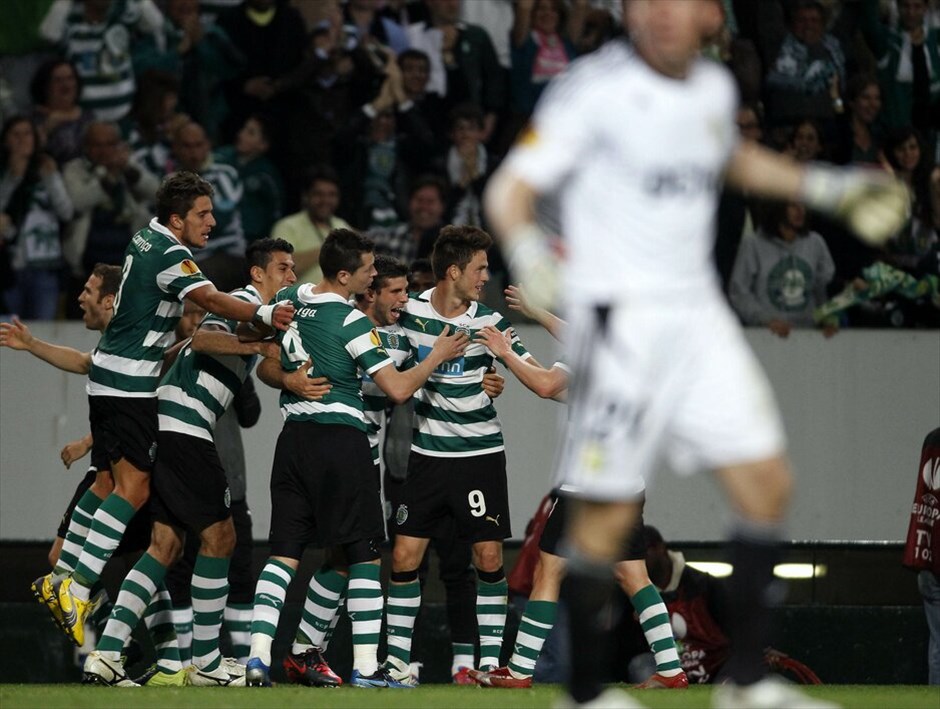 Europa League: Στιγμές από τον αγώνα Σπόρτινγκ Λισαβόνας - Μέταλιστ #2. Ελπίδες για πρόκριση στον επαναληπτικό αγώνα που θα γίνει στην Ουκρανία, έχει η Μέταλιστ με το γκολ που πέτυχε μόλις στο 90ό λεπτό (με πέναλτι) και διαμόρφωσε έτσι το τελικό 2-1 μέσα στη Λισαβόνα απέναντι στη Σπόρτινγκ.