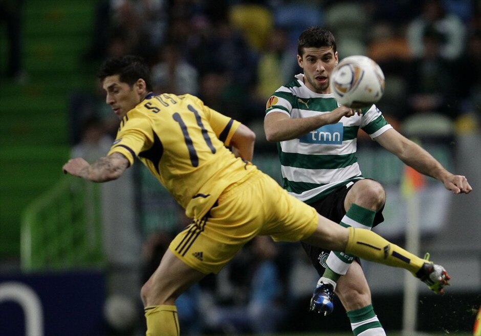 Europa League: Στιγμές από τον αγώνα Σπόρτινγκ Λισαβόνας - Μέταλιστ #10. Ελπίδες για πρόκριση στον επαναληπτικό αγώνα που θα γίνει στην Ουκρανία, έχει η Μέταλιστ με το γκολ που πέτυχε μόλις στο 90ό λεπτό (με πέναλτι) και διαμόρφωσε έτσι το τελικό 2-1 μέσα στη Λισαβόνα απέναντι στη Σπόρτινγκ.