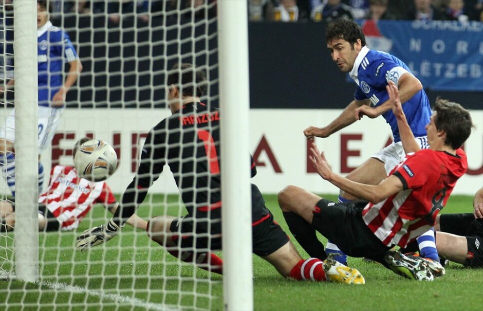 Europa League: Στιγμές από τον αγώνα Σάλκε - Αθλέτικ Μπιλμπάο #13. Το εισιτήριο για τα ημιτελικά του Europa League πήρε από σήμερα η Αθλέτικ Μπιλμπάο μετά την επιβλητική της νίκη με 4-2 μέσα στην Γερμανία επί της Σάλκε.