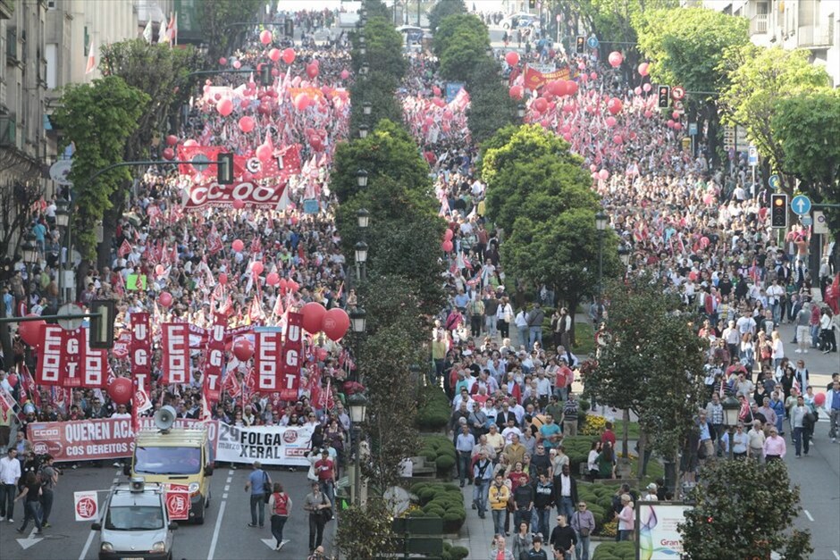 Γενική απεργία στην Ισπανία #10. Γενική απεργία κατά των μέτρων λιτότητας και των μεταρυθμίσεων στα εργασιακά πραγματοποιείται σήμερα στην Ισπανία. Η σημερινή γενική απεργία, που γίνεται μετά από έκκληση των δύο μεγαλύτερων συνδικάτων -Comisiones Obreras (CCOO) και UGT- είναι η έκτη από την θέσπιση των συνδικαλιστικών ελευθεριών το 1977. Η προηγούμενη γενική απεργία πραγματοποιήθηκε στις 29 Σεπτεμβρίου 2010.