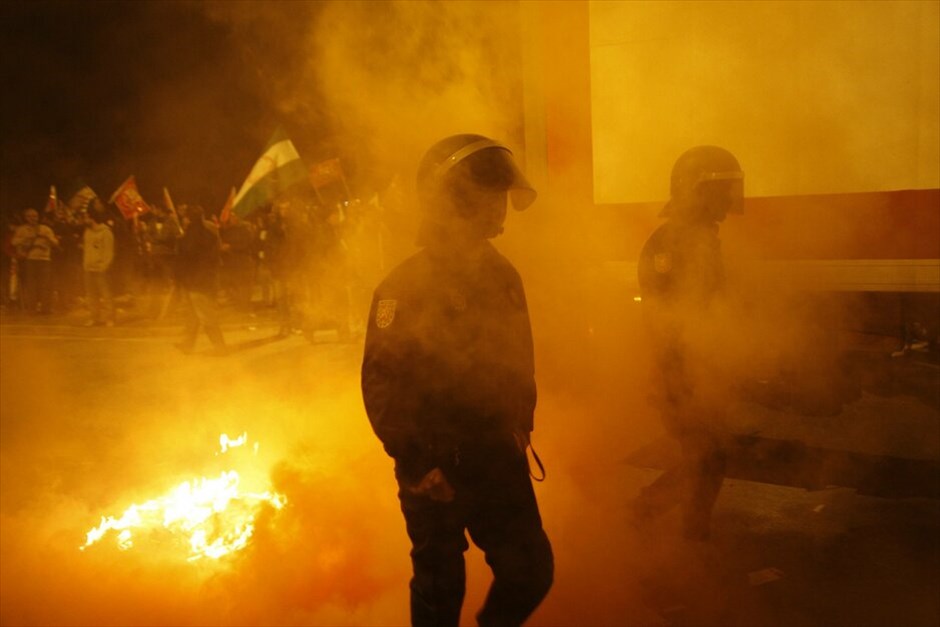 Γενική απεργία στην Ισπανία #34. Γενική απεργία κατά των μέτρων λιτότητας και των μεταρυθμίσεων στα εργασιακά πραγματοποιείται σήμερα στην Ισπανία. Η σημερινή γενική απεργία, που γίνεται μετά από έκκληση των δύο μεγαλύτερων συνδικάτων -Comisiones Obreras (CCOO) και UGT- είναι η έκτη από την θέσπιση των συνδικαλιστικών ελευθεριών το 1977. Η προηγούμενη γενική απεργία πραγματοποιήθηκε στις 29 Σεπτεμβρίου 2010.