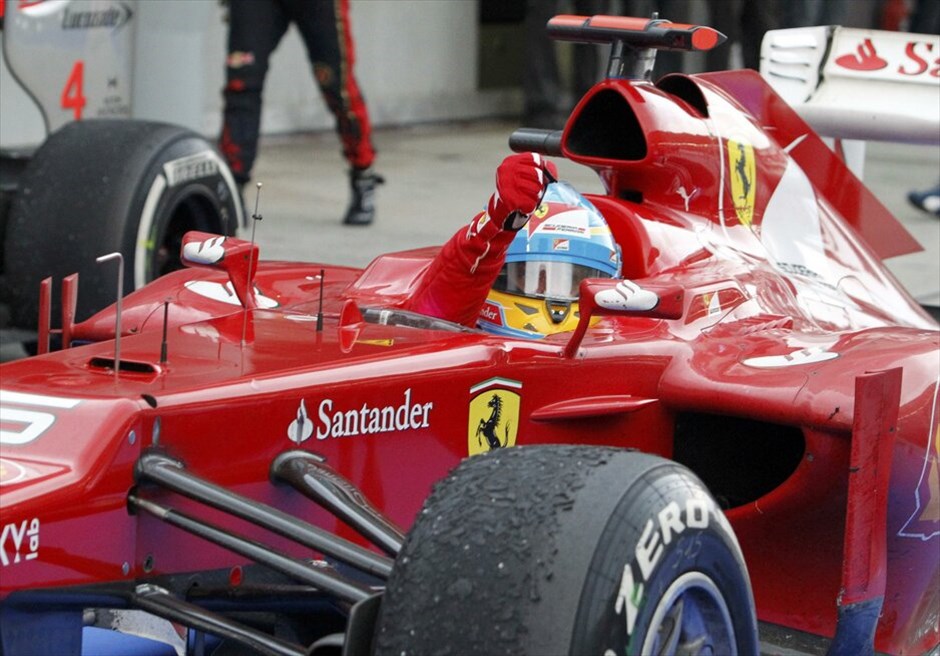 Formula 1: GP Μαλαισίας #15. Ο Φερνάντο Αλόνσο πανηγυρίζει την πρώτη φετινή του νίκη.