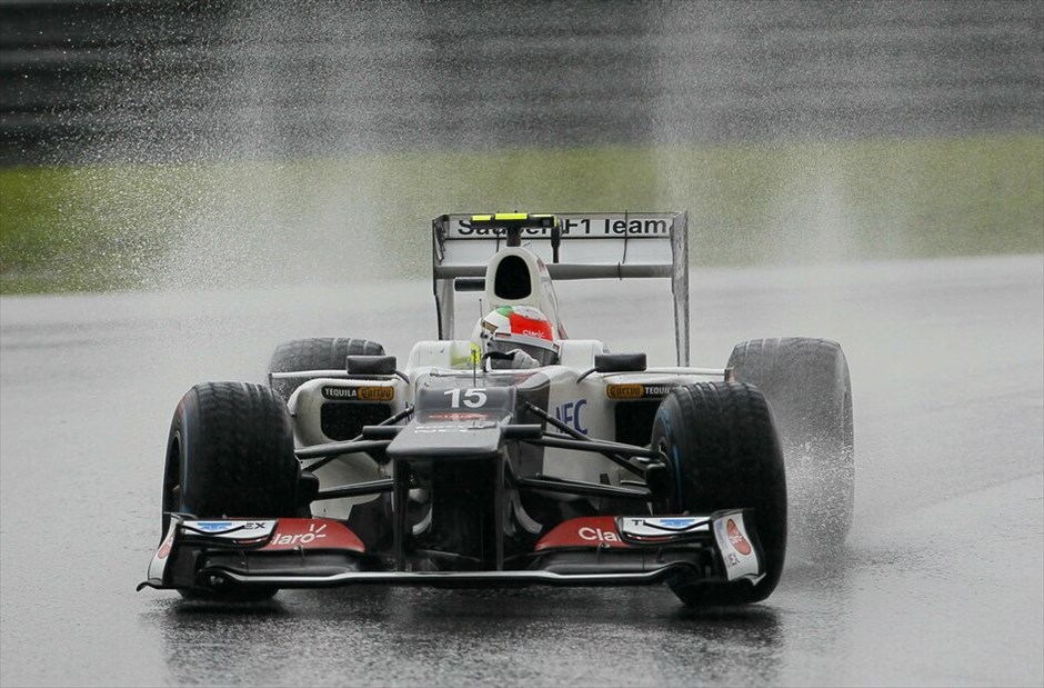 Formula 1: GP Μαλαισίας #21. Η γρήγορη αλλαγή ελαστικών (σε βρόχινα) βοήθησε τον Πέρεθ να ανέβει στην τρίτη θέση πριν τη διακοπή του αγώνα.