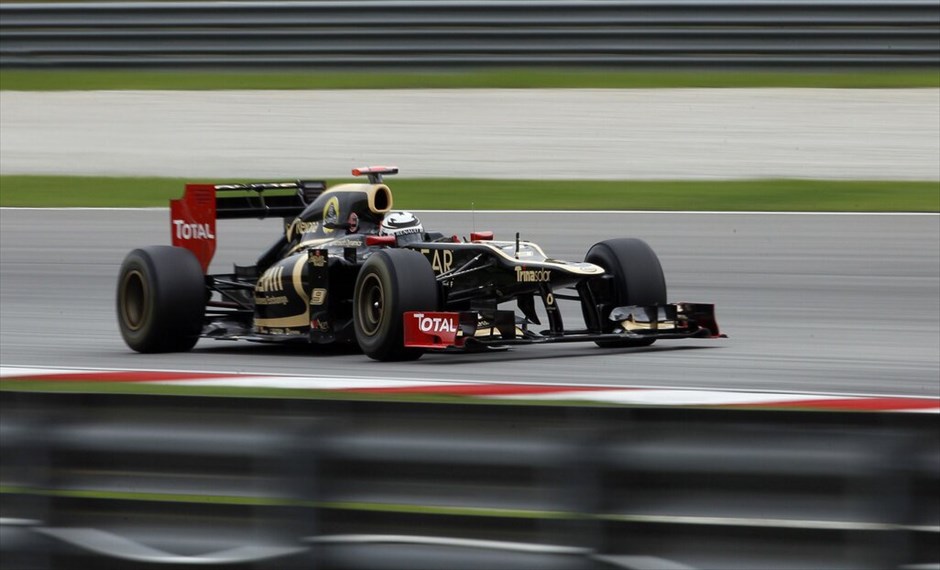Formula 1: Ελεύθερες και κατατακτήριες δοκιμές στη Μαλαισία #16. Ο Κίμι Ραικόνεν πέτυχε τον πέμπτο καλύτερο χρόνο στις κατατακτήριες, αλλά θα ξεκινήσει δέκατος τον αγώνα διότι δέχθηκε ποινή πέντε θέσεων λόγω της χθεσινής αλλαγής κιβωτίου στην E20.