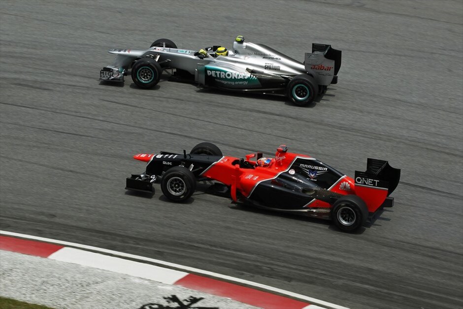 Formula 1: Ελεύθερες δοκιμές της Παρασκευής στη Μαλαισία #15. Ο Νίκο Ρόζμπεργκ προσπερνά τον Τίμο Γκλοκ.