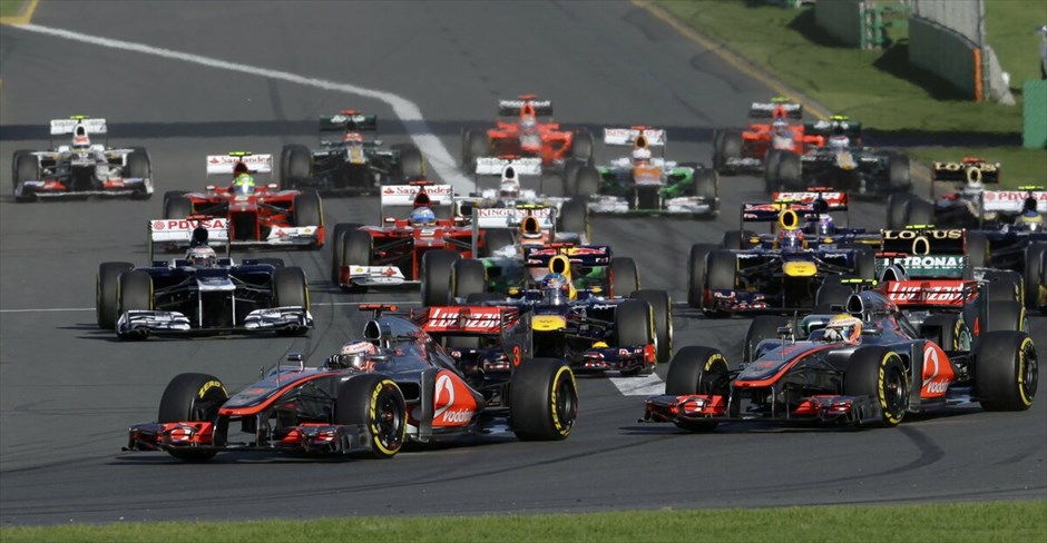Formula 1: Οι αμοιβές των οδηγών το 2011 #1. Παρά την παγκόσμια οικονομική κρίση ο χορός των εκατομμυρίων καλά κρατεί στην Formula 1, την κορωνίδα του μηχανοκίνητου αθλητισμού. Στο σύνολό τους οι αμοιβές των οδηγών που συμμετέχουν στο παγκόσμιο πρωτάθλημα είναι υπέρογκες, πέρα από κάθε φαντασία. Το Γαλλικό website tomorrownewsf1.com έδωσε στη δημοσιότητα μία πρώτη εκτίμηση για τα έσοδα των πιλότων του αθλήματος για το 2011. Στα ποσά αυτά συνεκτιμώνται οι αμοιβές, τα μπόνους και οι χορηγίες των οδηγών.