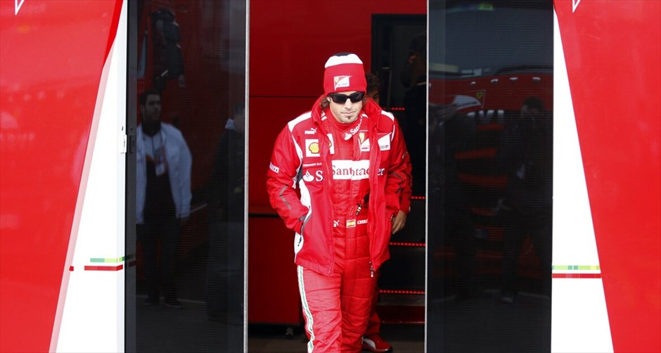 Formula 1: Οι αμοιβές των οδηγών το 2011 #2. Στην κορυφή της λίστας με τον πιο υψηλά αμοιβόμενους οδηγούς της Formula 1 κατέχει για τρίτη συνεχόμενη χρονιά ο Φερνάντο Αλόνσο. Ούτε λίγο ούτε πολύ υπολογίζεται ότι ο Ισπανός πιλότων εισέπραξε το έτος που έφυγε περί τα 35 εκατ. δολάρια, πέντε εκατ. περισσότερα σε σχέση με πέρυσι. Και να σκεφτεί κανείς ότι έχει να κερδίσει πρωτάθλημα από το 2006 (με τη Renault) ενώ πέρυσι κατέκτησε μόλις μία νίκη σε όλο το πρωτάθλημα.