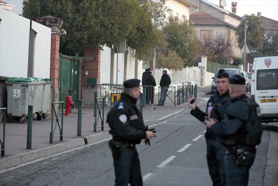 Γαλλία: Θρήνος για τα θύματα της επίθεσης στην Τουλούζη #14. Ανθρωποκυνηγητό άνευ προηγουμένου έχουν εξαπολύσει οι γαλλικές αρχές για τον εντοπισμό του δράστη.