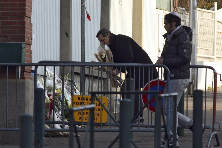 Γαλλία: Θρήνος για τα θύματα της επίθεσης στην Τουλούζη #16. Ανθρωποκυνηγητό άνευ προηγουμένου έχουν εξαπολύσει οι γαλλικές αρχές για τον εντοπισμό του δράστη.