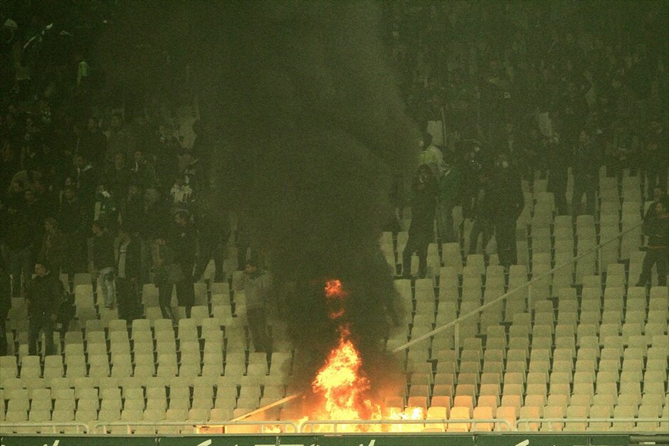 Σούπερ Λίγκα: Η εικοστή πέμπτη αγωνιστική #2. Το μεγάλο ντέρμπι των «αιωνίων», η γιορτή του ελληνικού ποδόσφαιρο, για μια ακόμη εξελίχθηκε σε ντροπή για το άθλημα. Στο 82ο λεπτό της συνάντησης το παιχνίδι διεκόπη οριστικά, λόγω σοβαρότατων επεισοδίων, τα οποία είχαν αρχίσει πριν καν παιχθεί μπάλα στο ΟΑΚΑ. Σε εκείνο το σημείο ο Ολυμπιακός είχε το προβάδισμα στο σκορ με 0-1 χάρη στο τέρμα του Τζαμάλ Αμπντούν από το 5Oό λεπτό.