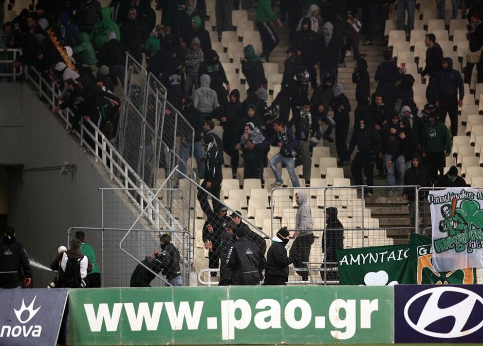 Σούπερ Λίγκα: Επεισόδια στο ντέρμπι Παναθηναϊκού - Ολυμπιακού #24. Επεισόδια στην ανάπαυλα του ημιχρόνου μεταξύ των φιλάθλων του Παναθηναϊκού και των αστυνομικών δυνάμεων σημειώθηκαν στο ντέρμπι των δύο «αιωνίων» στο ΟΑΚΑ.