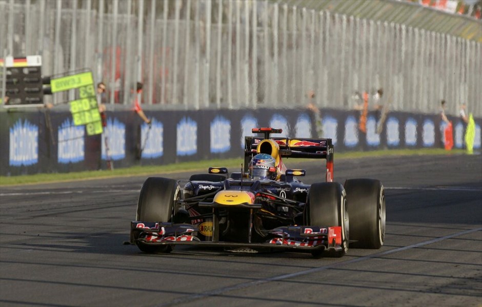 Formula 1: GP Αυστραλίας #12. Η επιμονή, η σωστή επιλογή ελαστικών και η λίγη... τύχη από το Αυτοκίνητο Ασφαλείας χάρισαν τη δεύτερη θέση στον Σεμπάστιαν Φέτελ.