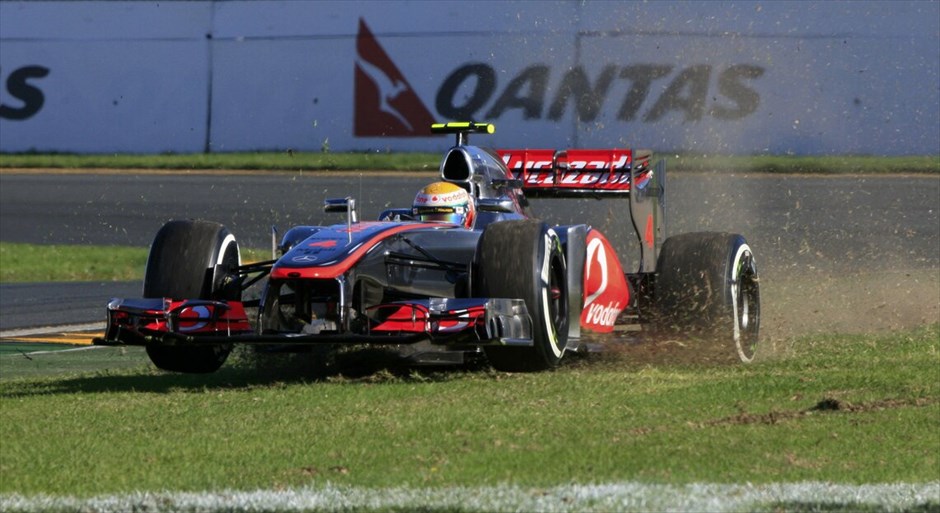 Formula 1: Ελεύθερες και κατατακτήριες δοκιμές στην Αυστραλία #10. Μικρή επαφή με το γρασίδι για τον Λιούις Χάμιλτον.