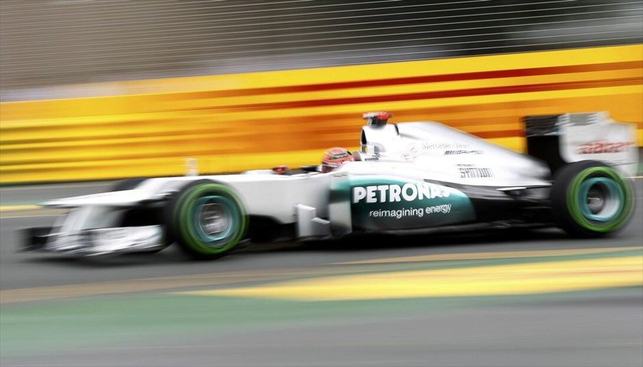 Formula 1: Ελεύθερες δοκιμές της Παρασκευής στην Αυστραλία #1. Ο Μίκαελ Σουμάχερ με τη νέα W03 στον τελευταίο του γύρο κατά την δεύτερη περίοδο των ελεύθερων δοκιμών σημείωσε τον καλύτερο χρόνο.