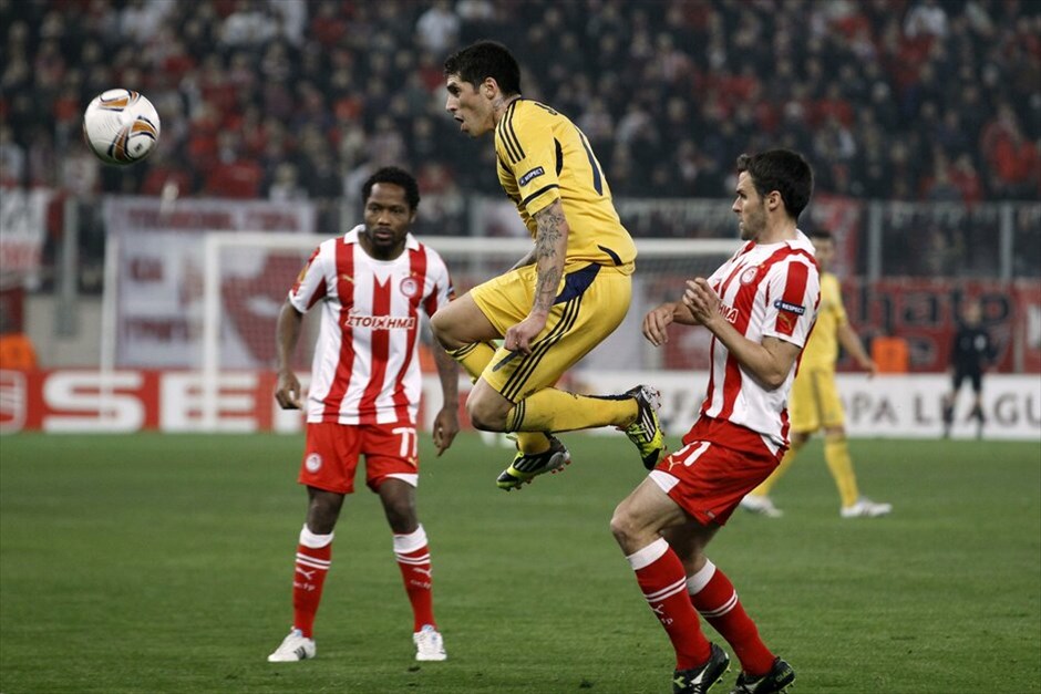 Europa League: Στιγμές από τον αγώνα Ολυμπιακός - Μέταλιστ #1. Δεχόμενος δυο γκολ στο τελευταίο τέταρτο του αγώνα ο Ολυμπιακός γνώρισε την ήττα με 2-1 στο Καραϊσκάκη και τον οδυνηρό αποκλεισμό από τη Μέταλιστ.