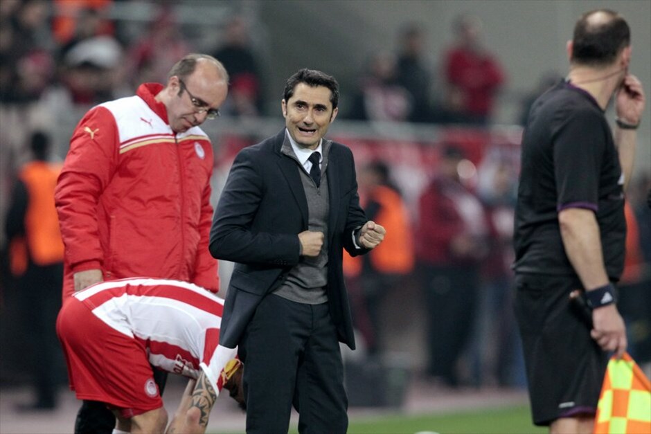 Europa League: Στιγμές από τον αγώνα Ολυμπιακός - Μέταλιστ #3. Δεχόμενος δυο γκολ στο τελευταίο τέταρτο του αγώνα ο Ολυμπιακός γνώρισε την ήττα με 2-1 στο Καραϊσκάκη και τον οδυνηρό αποκλεισμό από τη Μέταλιστ.