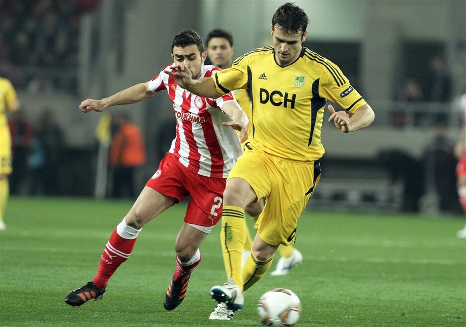 Europa League: Στιγμές από τον αγώνα Ολυμπιακός - Μέταλιστ #5. Δεχόμενος δυο γκολ στο τελευταίο τέταρτο του αγώνα ο Ολυμπιακός γνώρισε την ήττα με 2-1 στο Καραϊσκάκη και τον οδυνηρό αποκλεισμό από τη Μέταλιστ.