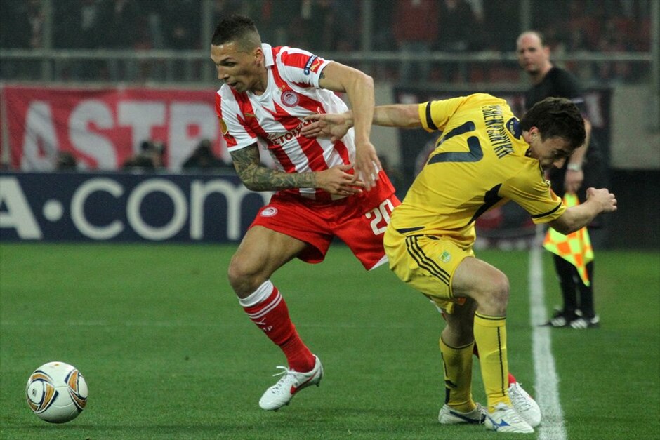 Europa League: Στιγμές από τον αγώνα Ολυμπιακός - Μέταλιστ #18. Δεχόμενος δυο γκολ στο τελευταίο τέταρτο του αγώνα ο Ολυμπιακός γνώρισε την ήττα με 2-1 στο Καραϊσκάκη και τον οδυνηρό αποκλεισμό από τη Μέταλιστ.