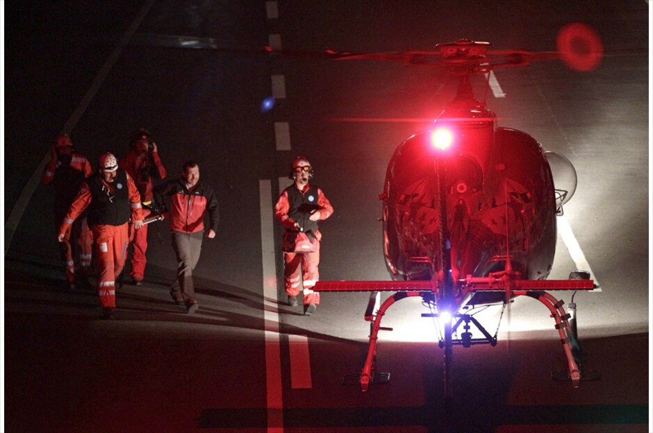 Ελβετία: 22 μαθητές νεκροί σε τροχαίο #2. Τουλάχιστον 28 άνθρωποι, μεταξύ των οποίων 22 μαθητές από το Βέλγιο, σκοτώθηκαν σε τροχαίο δυστύχημα με λεωφορείο που σημειώθηκε σε σήραγγα στη νότια Ελβετία, κοντά στα σύνορα με την Ιταλία.