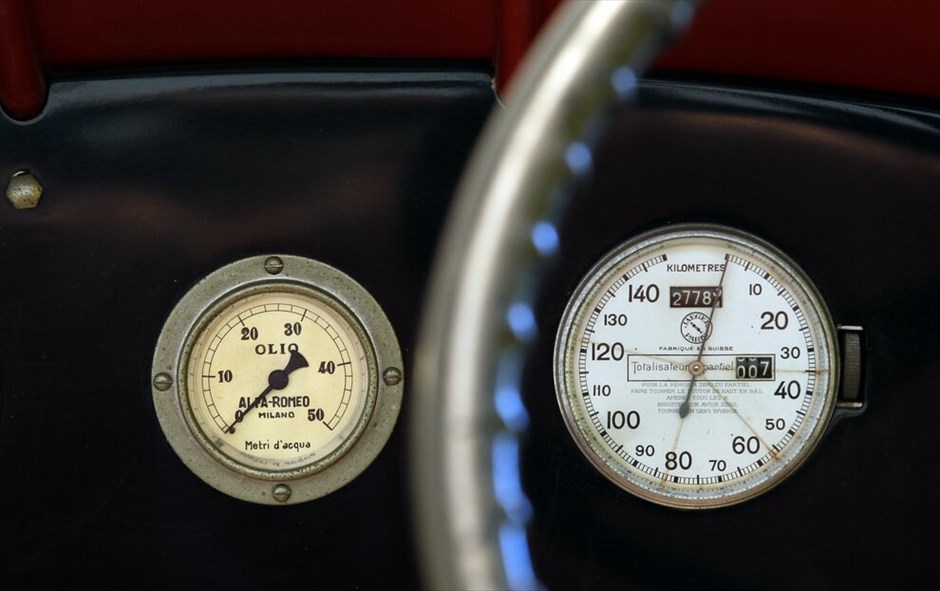 Μουσείο «Casa Enzo Ferrari» #7. Οργανα από την Alfa Romeo Bimotore του 1935.