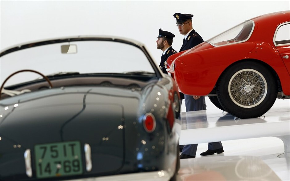 Μουσείο «Casa Enzo Ferrari» #12. Η Ferrari εγκαινίασε το Σάββατο στη Μόντενα ένα νέο μουσείο, το «Casa Enzo Ferrari», το οποίο είναι χτισμένο δίπλα στο σπίτι που γεννήθηκε και μεγάλωσε ο Εντσο Φεράρι. Το νέο μουσείο είναι αφιερωμένο στη ζωή και του έργο του ιδιοκτήτη της Ιταλικής εταιρείας και περιλαμβάνει μεταξύ άλλων μερικά σημαντικά μοντέλα της Ferrari και όχι μόνο.