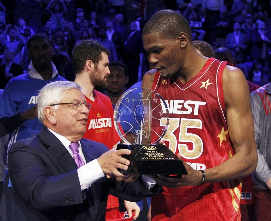 ΝΒΑ: 61ο All Star Game #2. MVP του 61ου All Star Game αναδείχθηκε ο Κέβιν Ντουράντ ο οποίος ολοκλήρωσε τον αγώνα με 36 πόντους (14/25 σουτ, 5/7 βολές, επτά ριμπάουντ, τρία κλεψίματα και τρεις ασίστ). Ο φόργουορντ των Οκλαχόμα Σίτι Θάντερ ήθελε μόλις επτά πόντους για να ισοφαρίσει τους 42 του Ουίλτ Τσάμπερλεϊν, οι οποίοι είναι οι περισσότεροι σε αντίστοιχη αναμέτρηση, από το 1962.