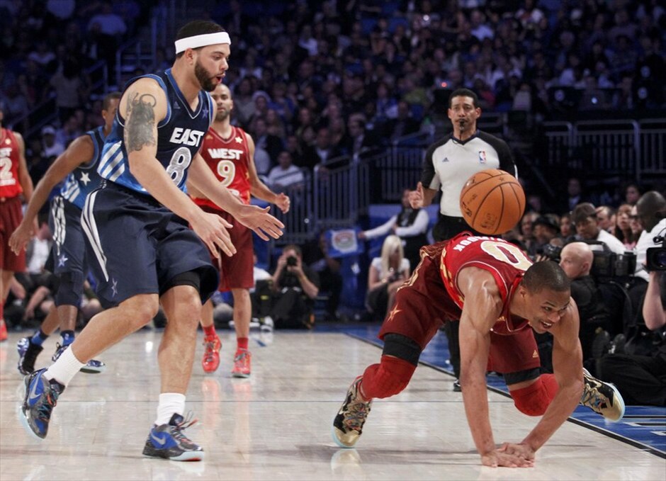 ΝΒΑ: 61ο All Star Game #20. Ντερόν Γουΐλιαμς (Νιους Τζέρσι Νετς) από την ομάδα της Ανατολής με τον Ράσελ Γουέστμπρουκ (Οκλαχόμα Σίτι Θάντερ) από την ομάδα της Δύσης.