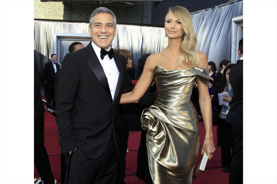 Οσκαρ 2012: Το κόκκινο χαλί #1. Οι ηθοποιοί Stacy Keibler και George Clooney.
