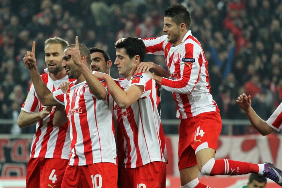 Europa League: Στιγμές από τον αγώνα Ολυμπιακός - Ρούμπιν Καζάν #1. Η ευρωπαϊκή πορεία του Ολυμπιακού συνεχίζεται. Οι «ερυθρόλευκοι» επικράτησαν της Ρούμπιν Καζάν για δεύτερη φορά με 1-0 και πήραν το εισιτήριο για τους «16» του Europa League.