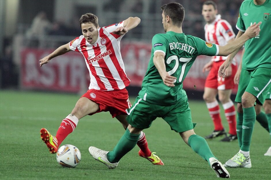 Europa League: Στιγμές από τον αγώνα Ολυμπιακός - Ρούμπιν Καζάν #3. Η ευρωπαϊκή πορεία του Ολυμπιακού συνεχίζεται. Οι «ερυθρόλευκοι» επικράτησαν της Ρούμπιν Καζάν για δεύτερη φορά με 1-0 και πήραν το εισιτήριο για τους «16» του Europa League.