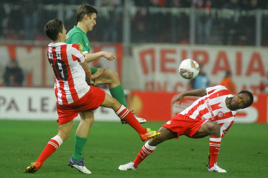 Europa League: Στιγμές από τον αγώνα Ολυμπιακός - Ρούμπιν Καζάν #11. Η ευρωπαϊκή πορεία του Ολυμπιακού συνεχίζεται. Οι «ερυθρόλευκοι» επικράτησαν της Ρούμπιν Καζάν για δεύτερη φορά με 1-0 και πήραν το εισιτήριο για τους «16» του Europa League.