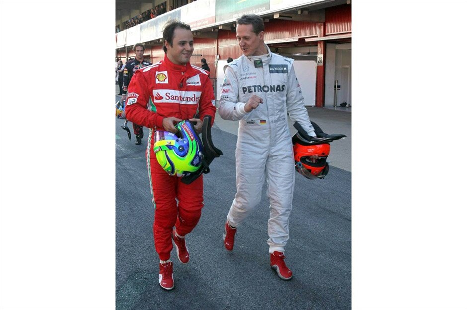 Formula 1: H τρίτη ημέρα δοκιμών στη Βαρκελώνη #3. Φελίπε Μάσα - Μίκαελ Σουμάχερ (EPA/TONI ALBIR)