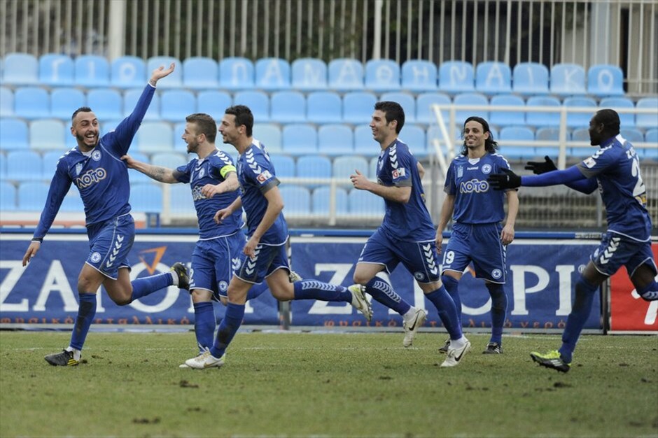 Σούπερ Λίγκα: Η εικοστή δεύτερη αγωνιστική #4. Την κακή παράδοση που είχε στα Ιωάννινα (πέντε ήττες σε ισάριθμα ματς) «έσπασε» ο Ατρόμητος, στο πλαίσιο της 22ης ημέρας του πρωταθλήματος ΟΠΑΠ της Σούπερ Λίγκας. Η ομάδα του Περιστερίου επικράτησε του ΠΑΣ Γιάννινα 2-1, με τα γκολ των Τάτου στο 30ό λεπτό και Μήτρογλου στο 70ό λεπτό, αποτέλεσμα που διατήρησε το αθηναϊκό συγκρότημα σε τροχιά... πλέι οφ. Για τους Γιαννιώτες μείωσε ο Μπακαγιόκο με πέναλτι στο 75ο λεπτό.