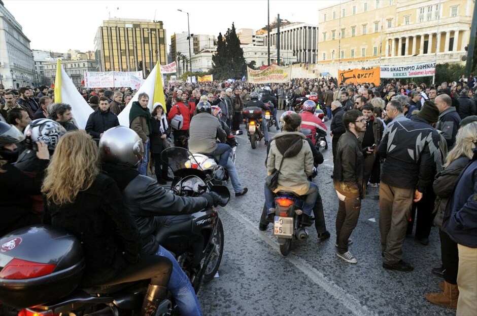 Συγκέντρωση διαμαρτυρίας κατά των μέτρων στο Σύνταγμα #11. 