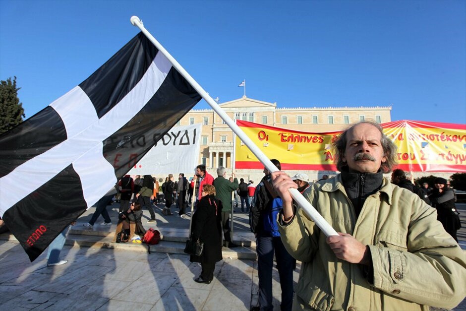 Συγκέντρωση διαμαρτυρίας κατά των μέτρων στο Σύνταγμα #13. 