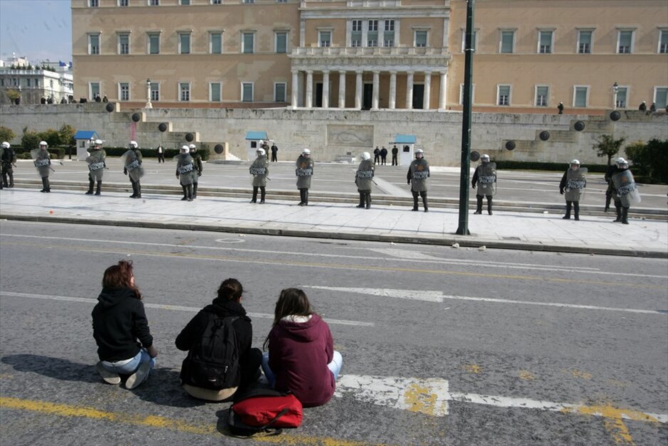 Ενταση σε συγκέντρωση μαθητών στο Σύνταγμα #1. ΑΠΕ-ΜΠΕ/ΑΛΕΞΑΝΔΡΟΣ ΜΠΕΛΤΕΣ