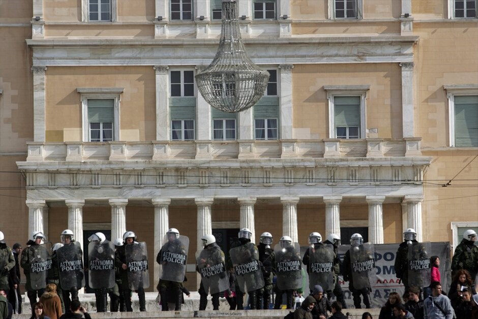 Ενταση σε συγκέντρωση μαθητών στο Σύνταγμα #2. ΑΠΕ-ΜΠΕ/ΑΛΕΞΑΝΔΡΟΣ ΜΠΕΛΤΕΣ