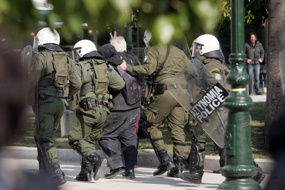 Ενταση σε συγκέντρωση μαθητών στο Σύνταγμα #4. ΑΠΕ-ΜΠΕ/ΑΛΕΞΑΝΔΡΟΣ ΜΠΕΛΤΕΣ