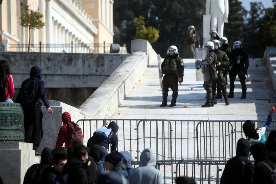 Ενταση σε συγκέντρωση μαθητών στο Σύνταγμα #8. /
